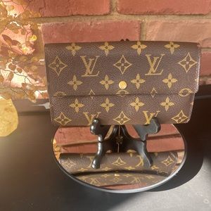 🔥Authentic 🔥Louis 🔥Vuitton's 🔥classic models, the Sarah wallet 🔥